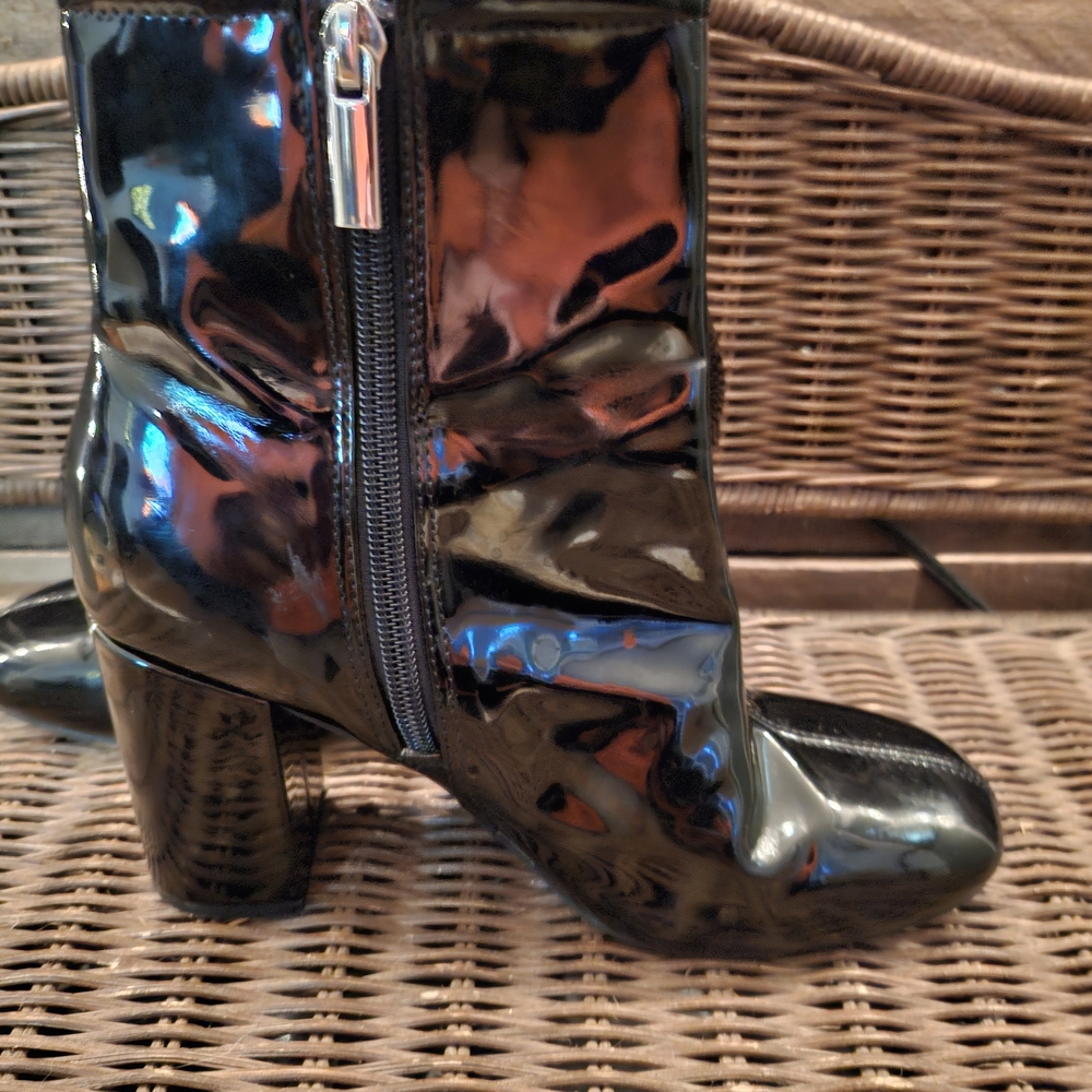 Urban Outfitters Shiny Black Heeled Boots 7 Ladies Ankle Patent Leather